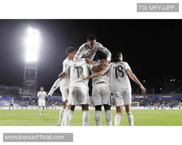 皇马大胜巴黎圣日耳曼5-1神扑精彩瞬间引发全场热潮