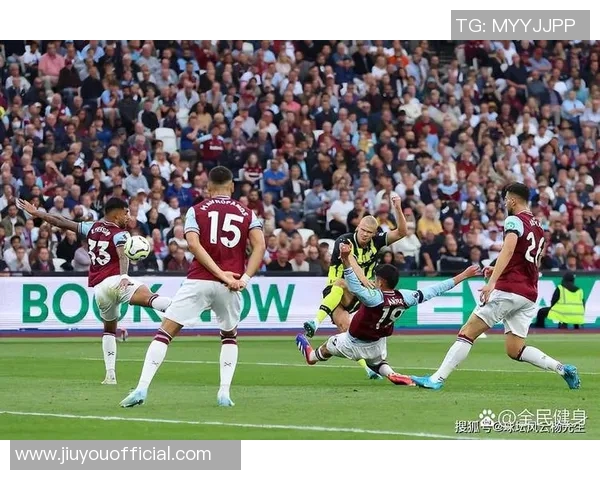 友谊赛精彩回顾：里昂大胜曼城帽子戏法引爆全场激情