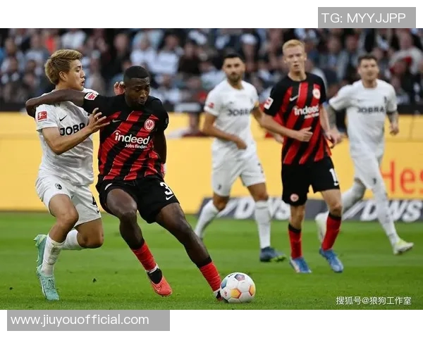 德甲精彩对决马竞凭借帽子戏法逆转尤文图斯赢得胜利