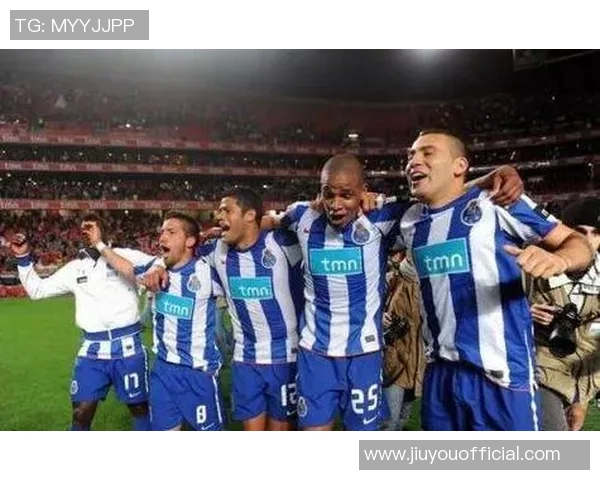 英超激战：里昂与波尔图鏖战至平局补时进球引发全场狂欢